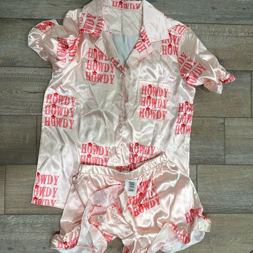 Brand new with tags howdy pajama set